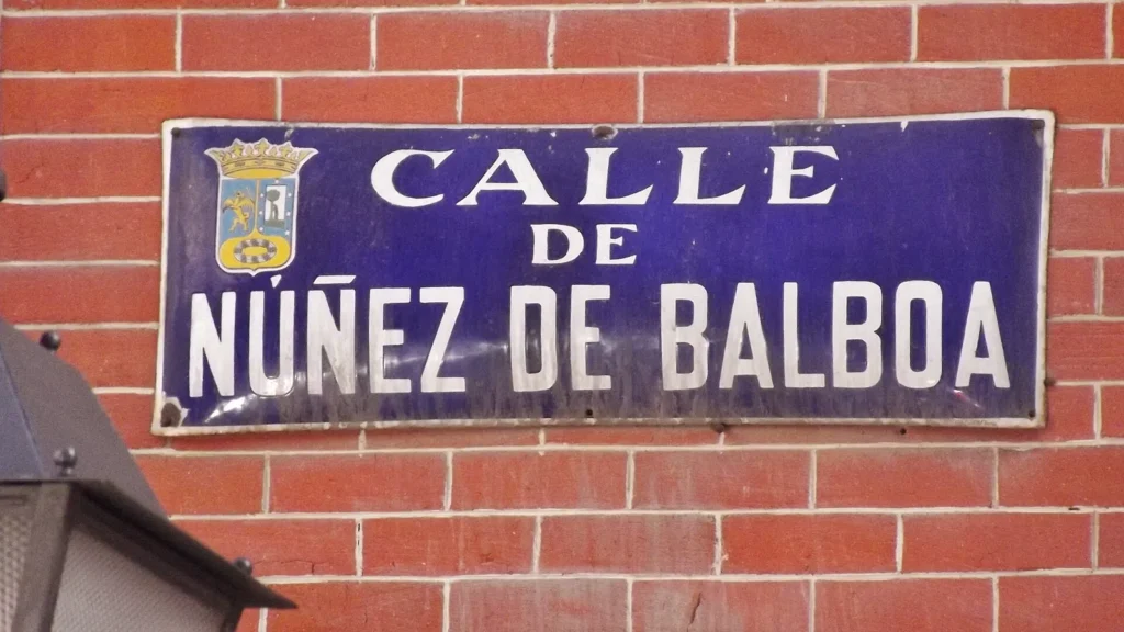 Placa de la calle de Núñez de Balboa de Madrid, sede de ARAG SE en España