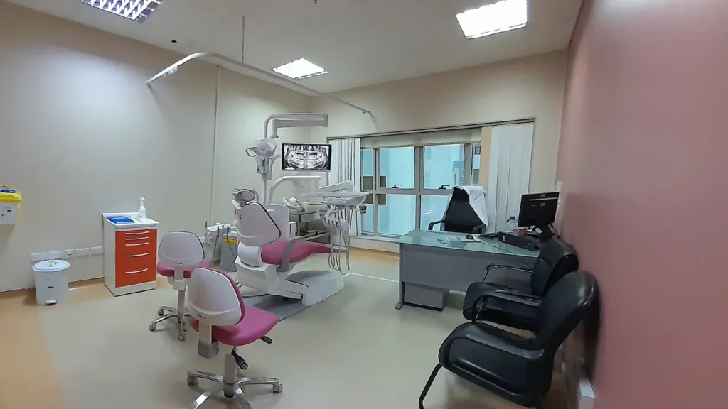 Consulta dental moderna dentro del cuadro médico de un seguro de salud