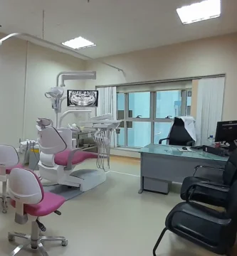 Consulta dental moderna dentro del cuadro médico de un seguro de salud