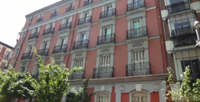 Edificio de ladrillos en el Barrio de Salamanca de Madrid