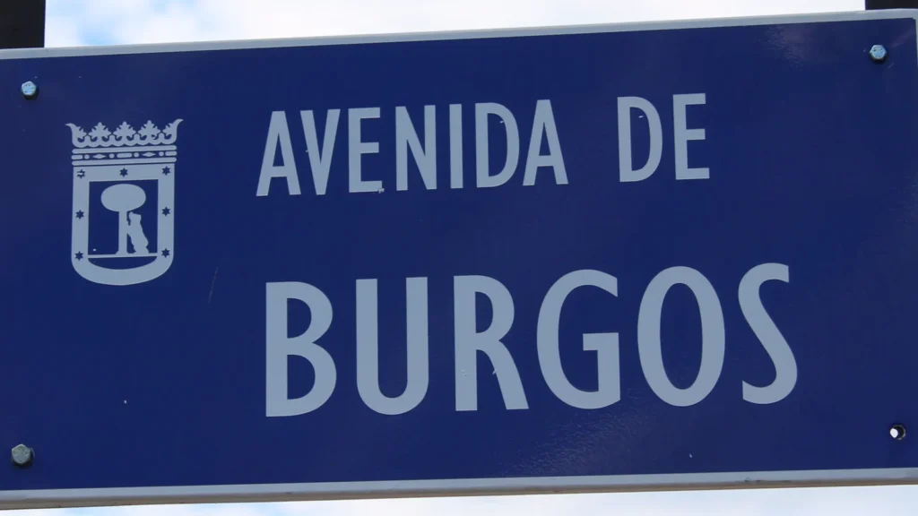 Placa de la avenida de Burgos de Madrid, sede de Caser-Helvetia Seguros
