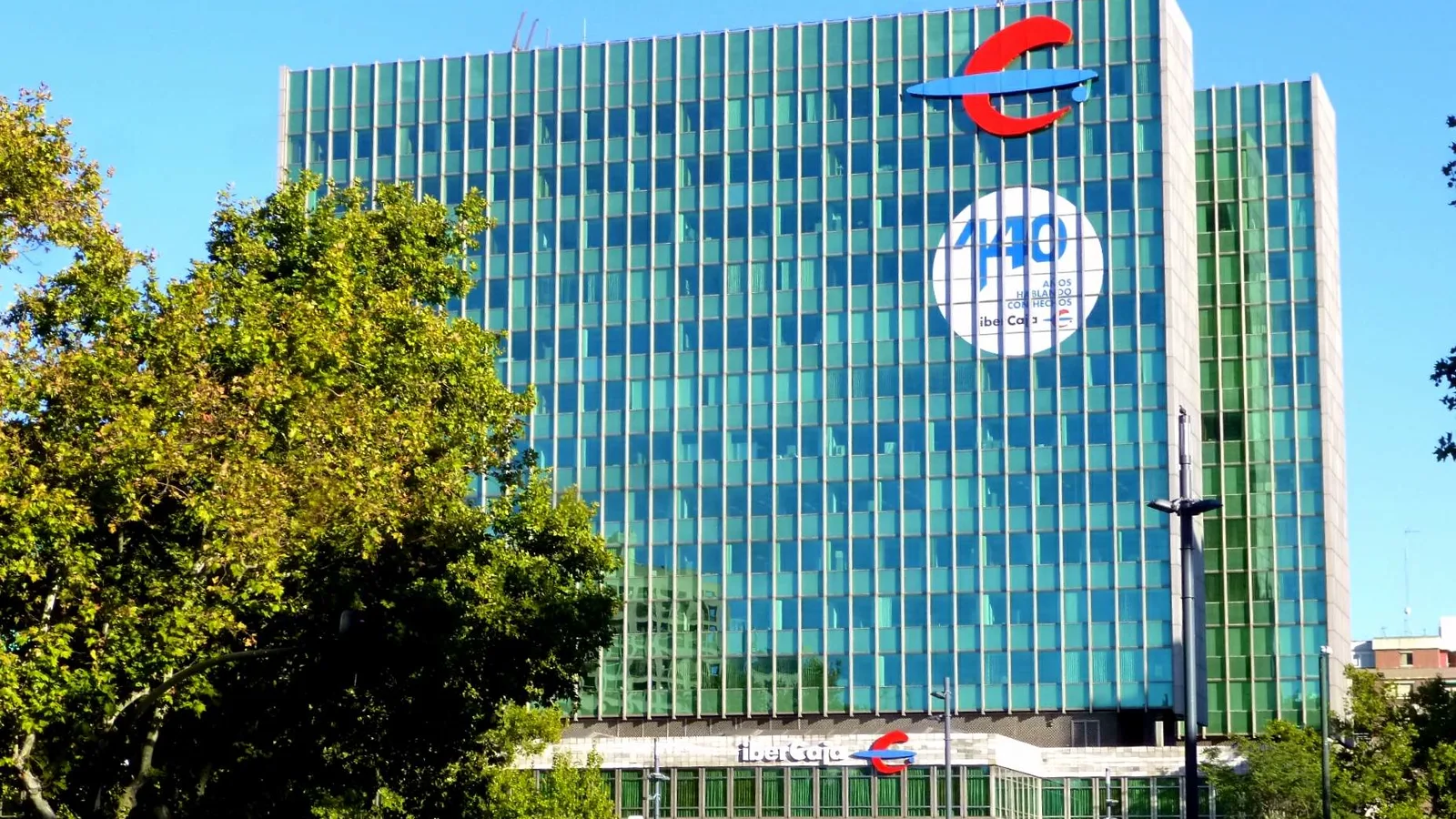 Sede central de Ibercaja en Zaragoza, el banco que comercializa el seguro de hogar asegurado por Caser