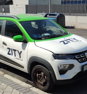 Coche de alquiler compartido Zity en la calle Torrelaguna de Madrid