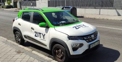Coche de alquiler compartido Zity en la calle Torrelaguna de Madrid
