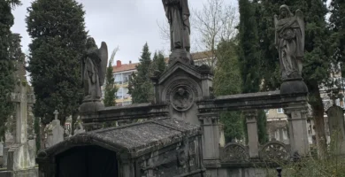 Panteones del cementerio de Santa Isabel en Vitoria-Gasteiz, donde las aseguradoras de decesos gestionan las sepulturas