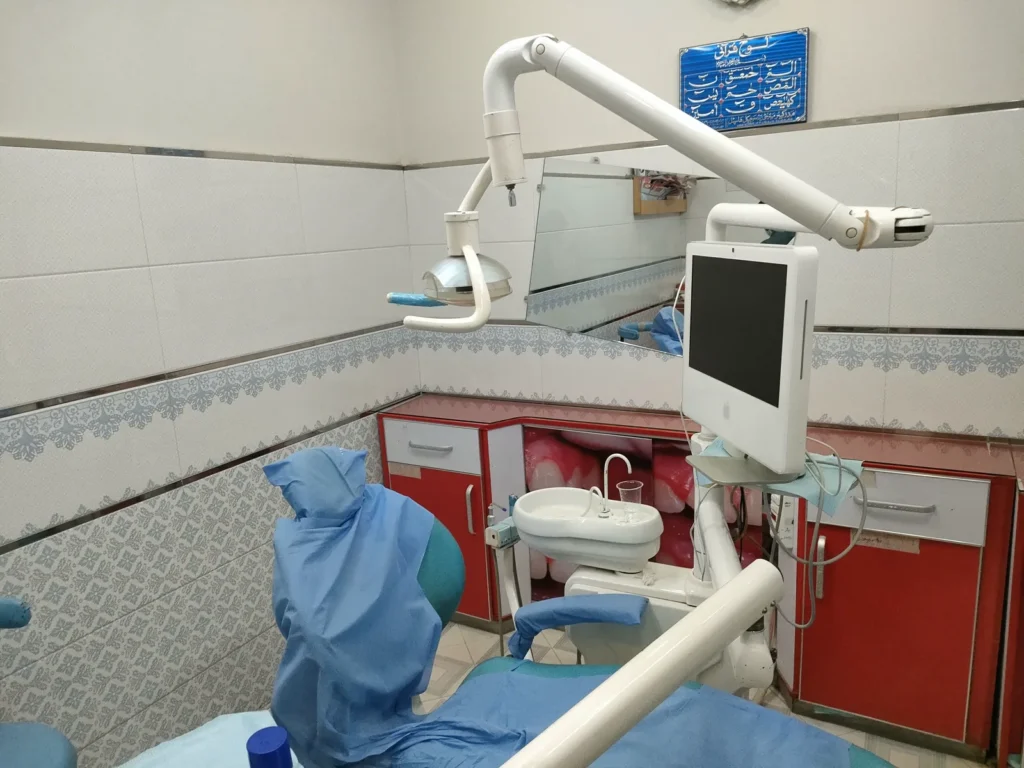 Sillón dental en la consulta de una clínica odontológica