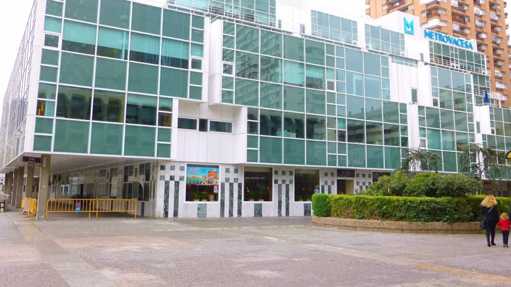 Edificio de oficinas en el distrito financiero de AZCA, Madrid