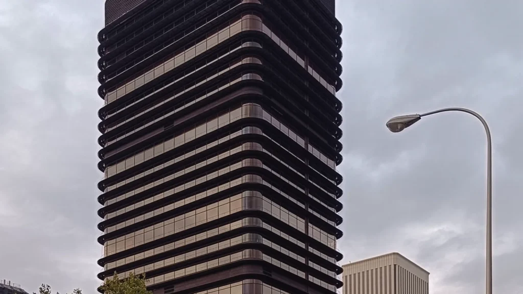 Fachada del edificio Castellana 81 en Madrid, sede de Zurich Seguros